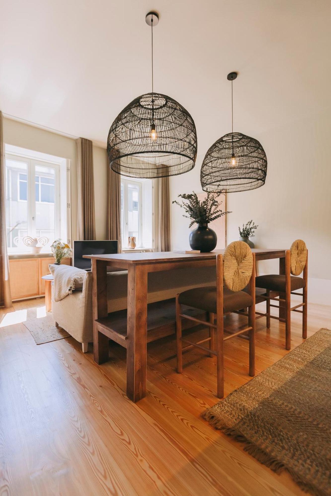 Village Aparthotel By Boa Porto Pokoj fotografie A dining room with a table and chairs