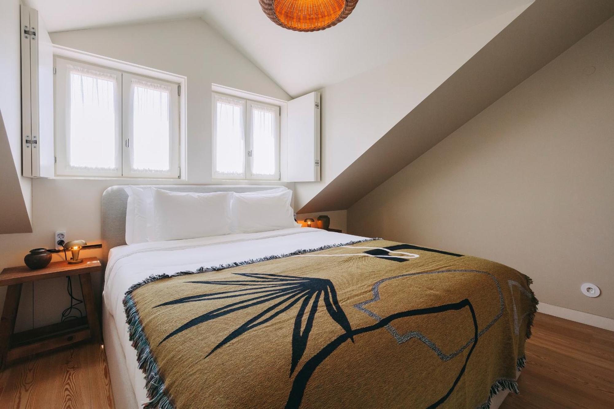 Village Aparthotel By Boa Porto Pokoj fotografie A bed with a throw