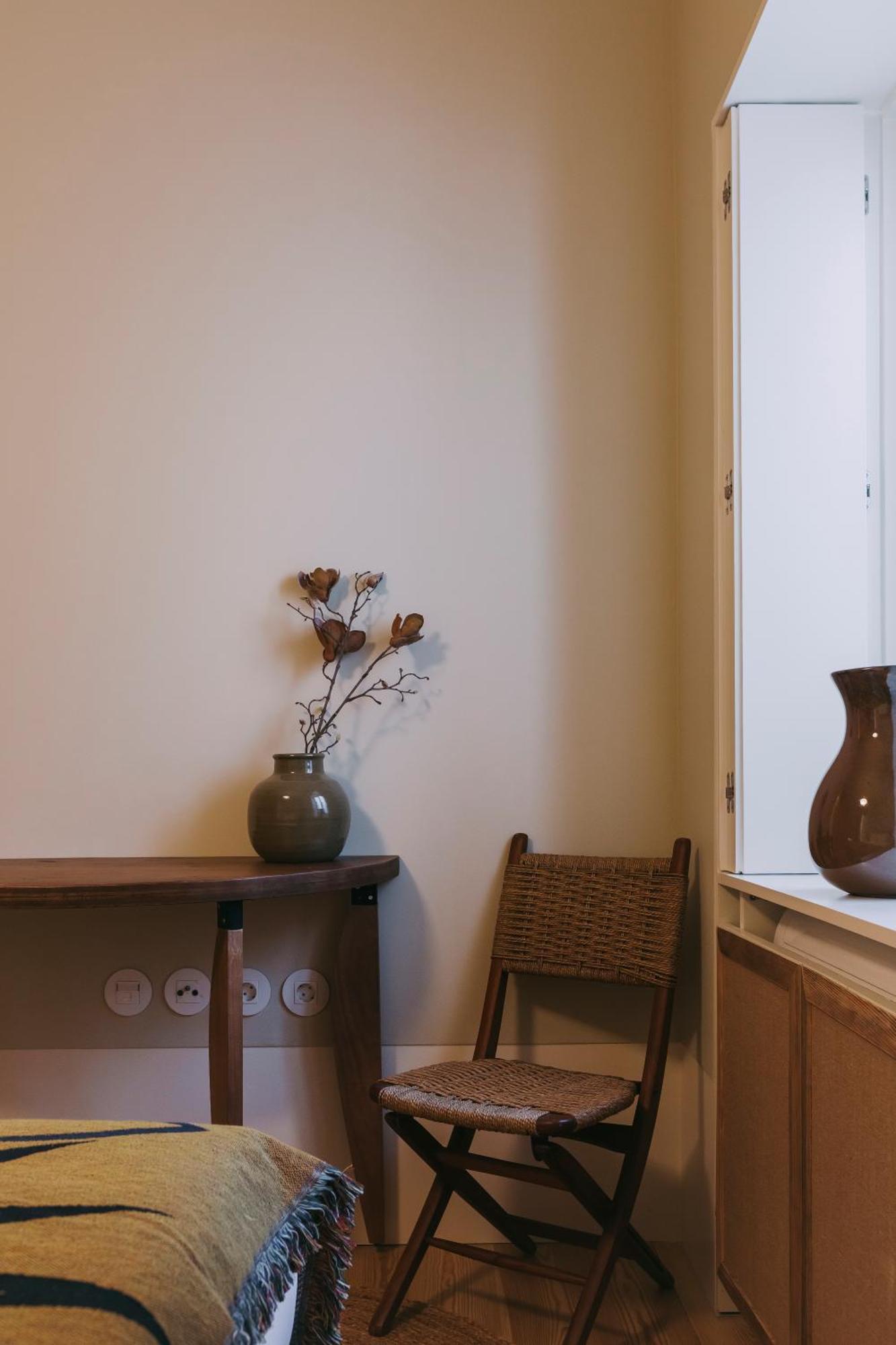 Village Aparthotel By Boa Porto Pokoj fotografie A wall painted with a light shade of beige
